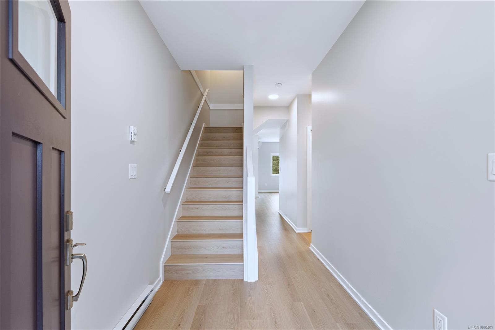 2838 Apex Close photo 4