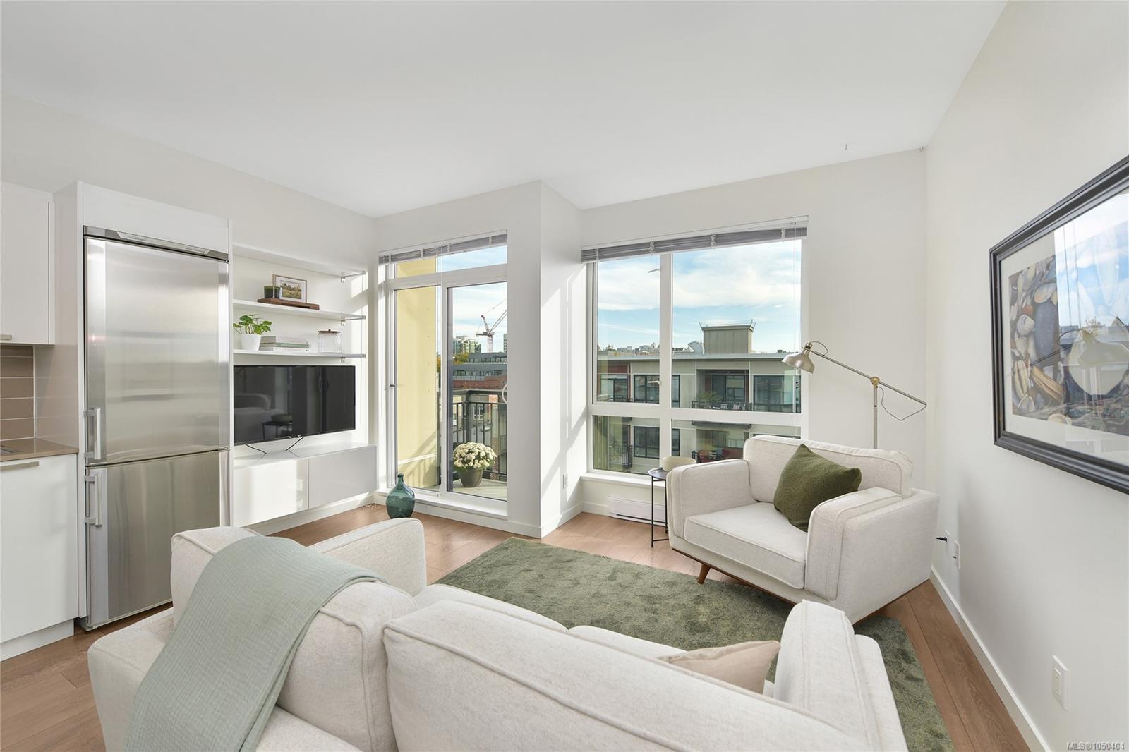 516-517 Fisgard St — listing photo 4 of 50