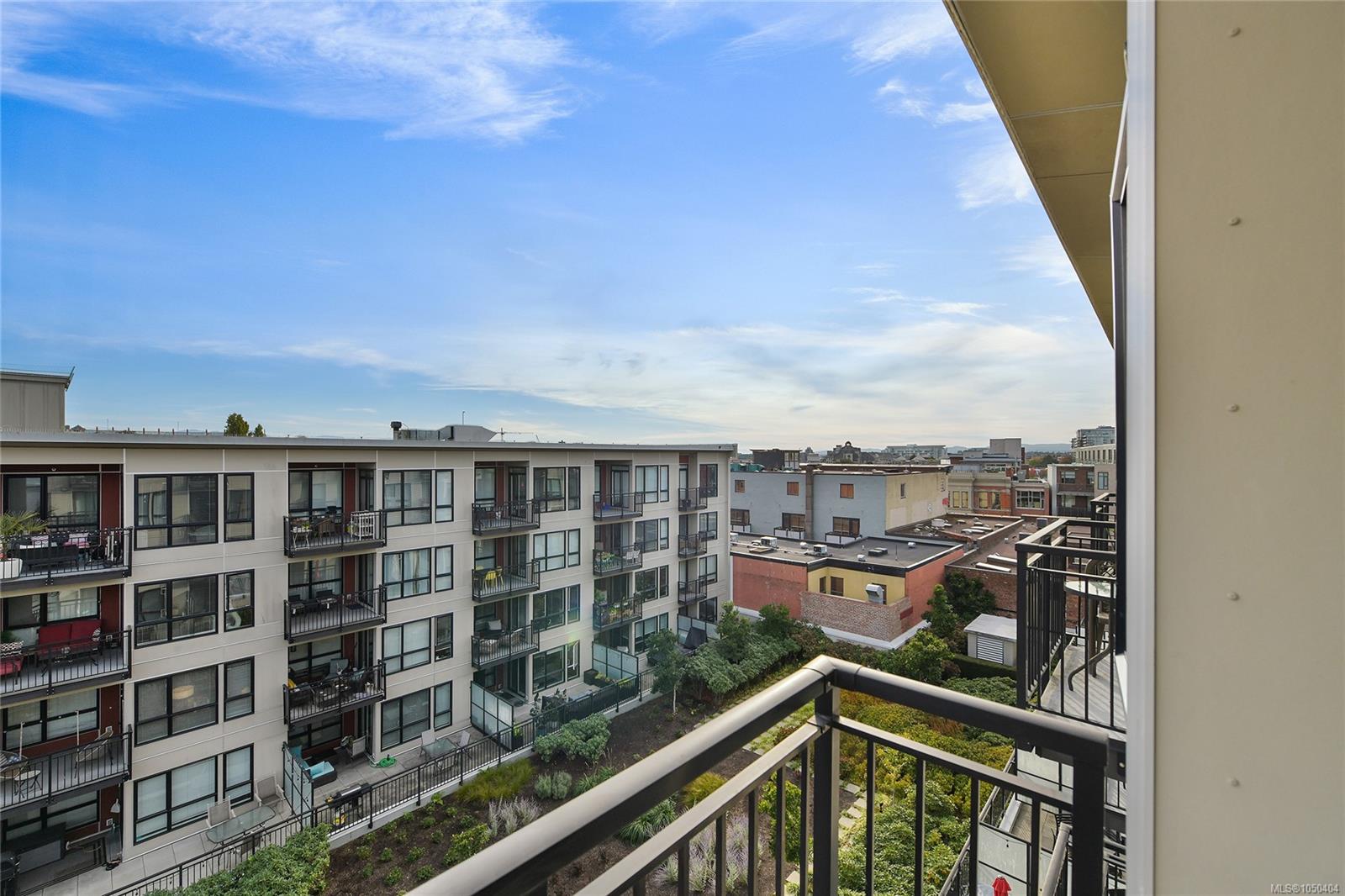 516-517 Fisgard St — listing photo 7 of 50