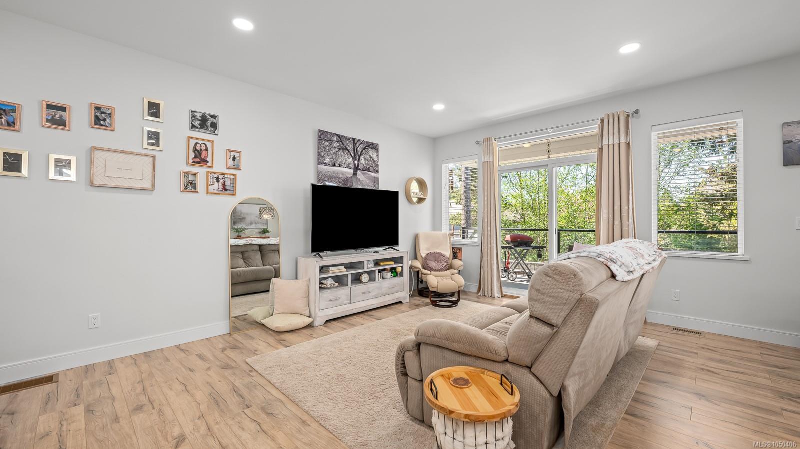 2563 Brookfield Dr — listing photo 13 of 57
