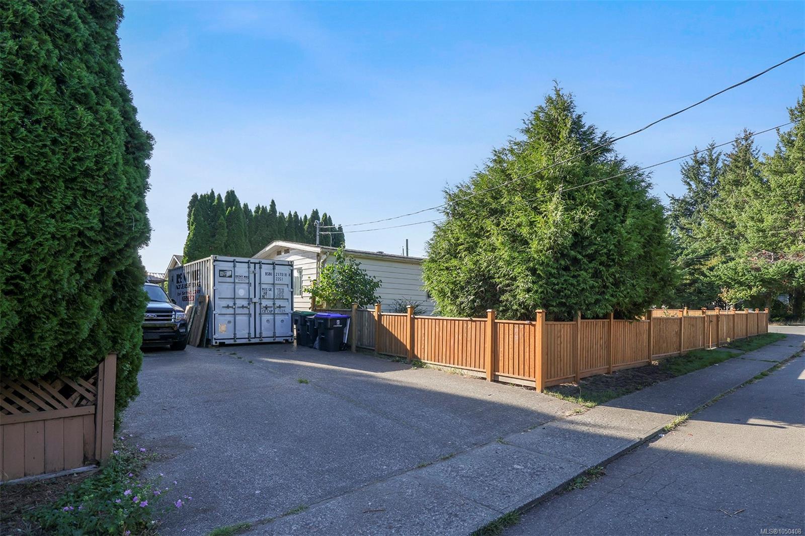 2205 4th St photo 4