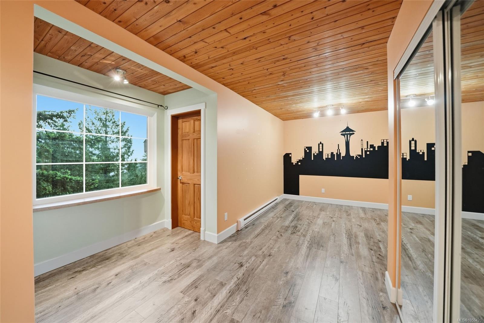 1973 Harlequin Cres — listing photo 8 of 36