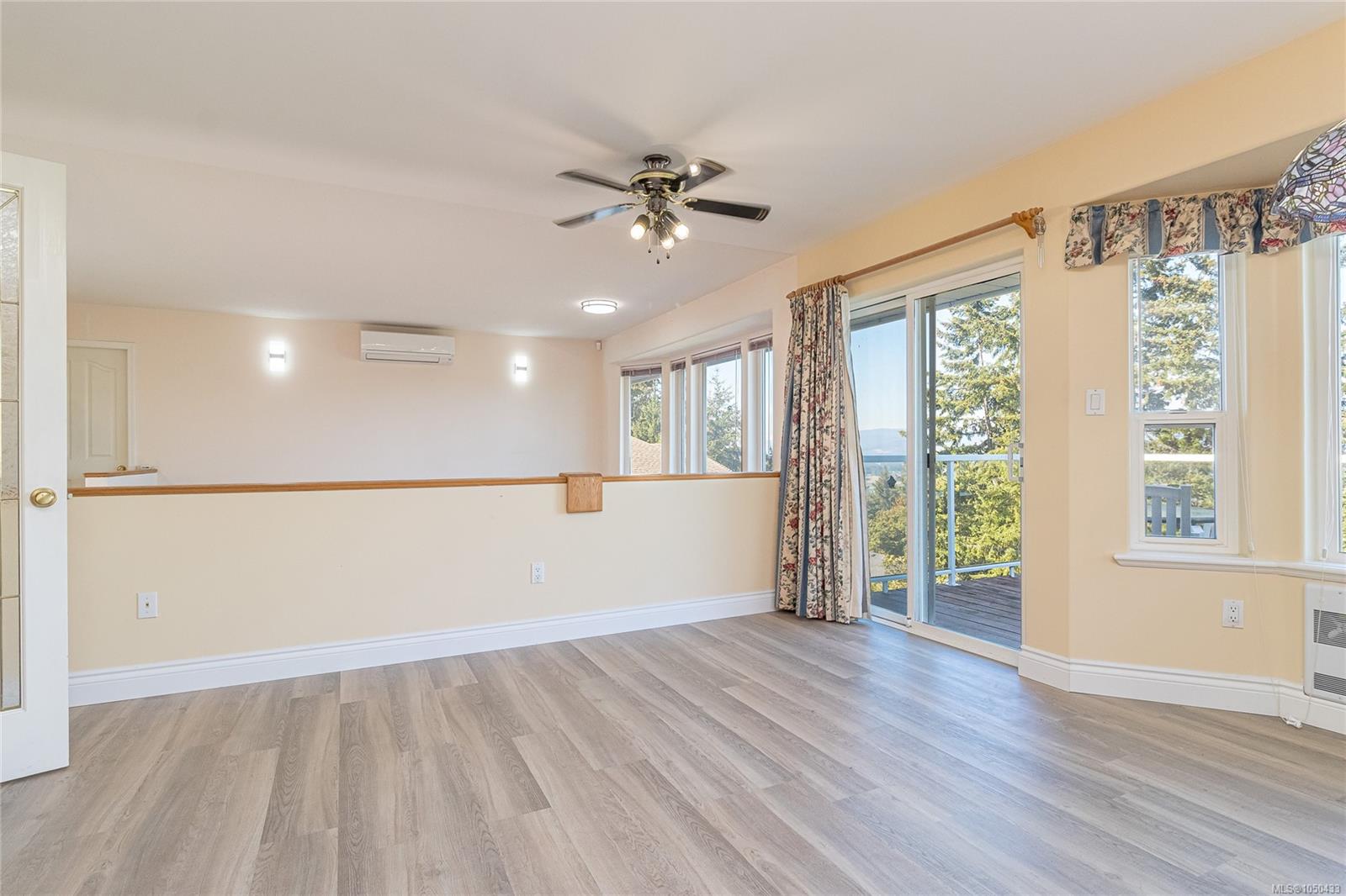 6033 Chippewa Rd — listing photo 12 of 50