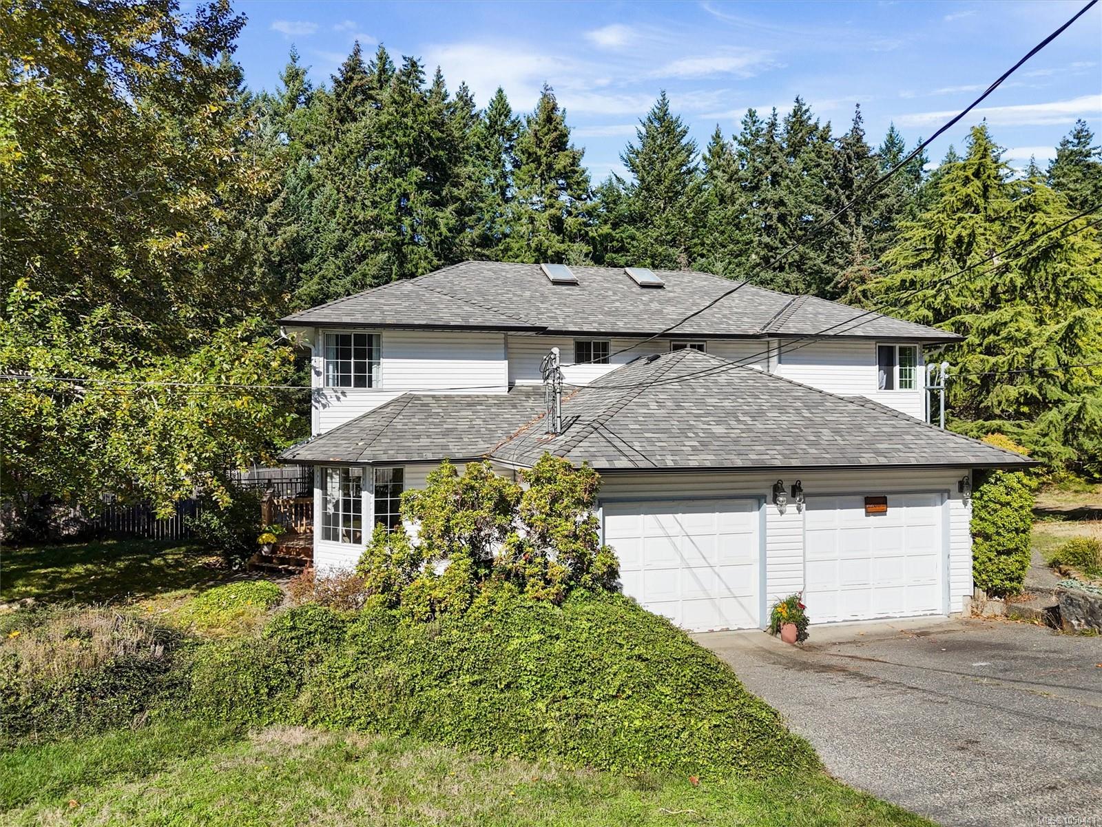 2209 Ayum Rd — listing photo 2 of 36