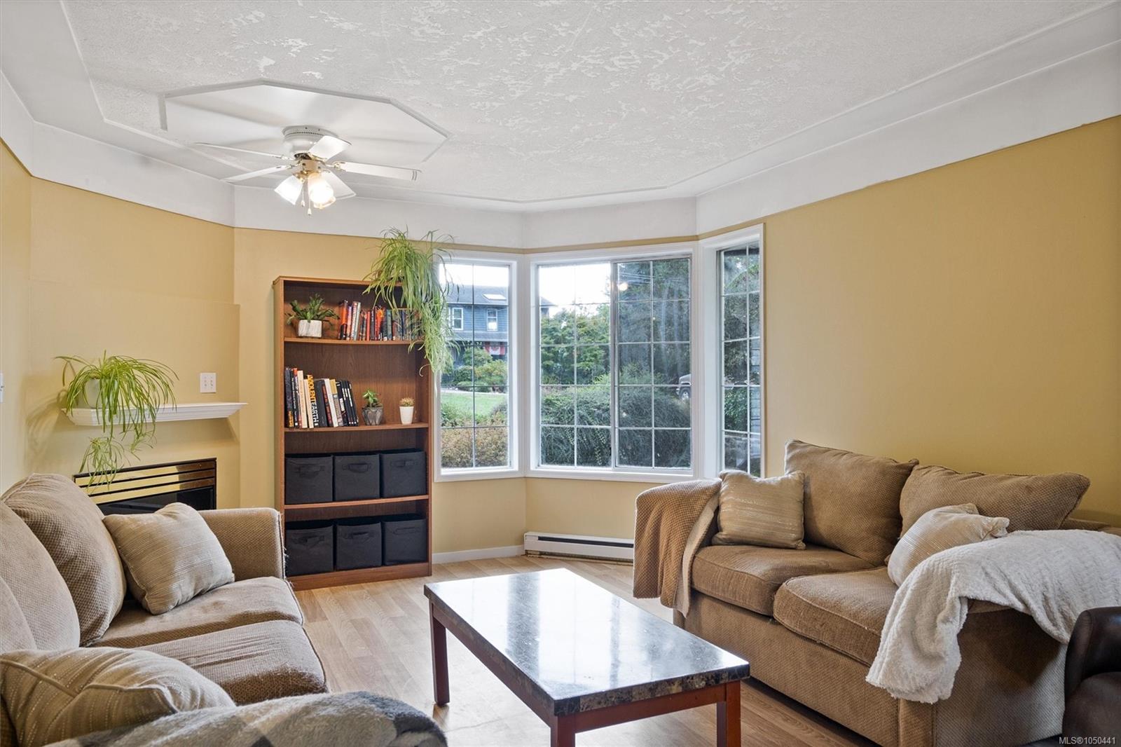 2209 Ayum Rd — listing photo 10 of 36