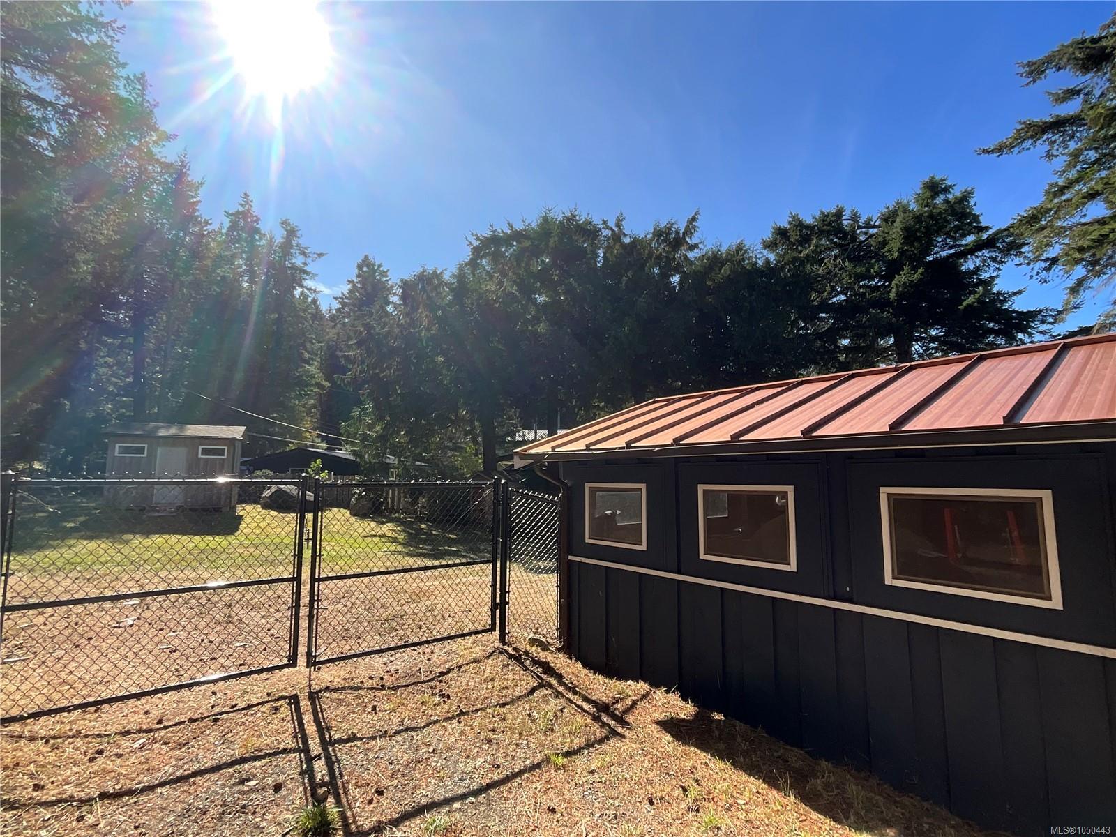 532 Berry Point Rd — listing photo 9 of 36