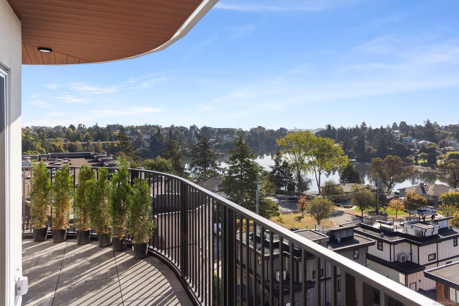 505-1075 Tillicum Rd — listing photo 3 of 41