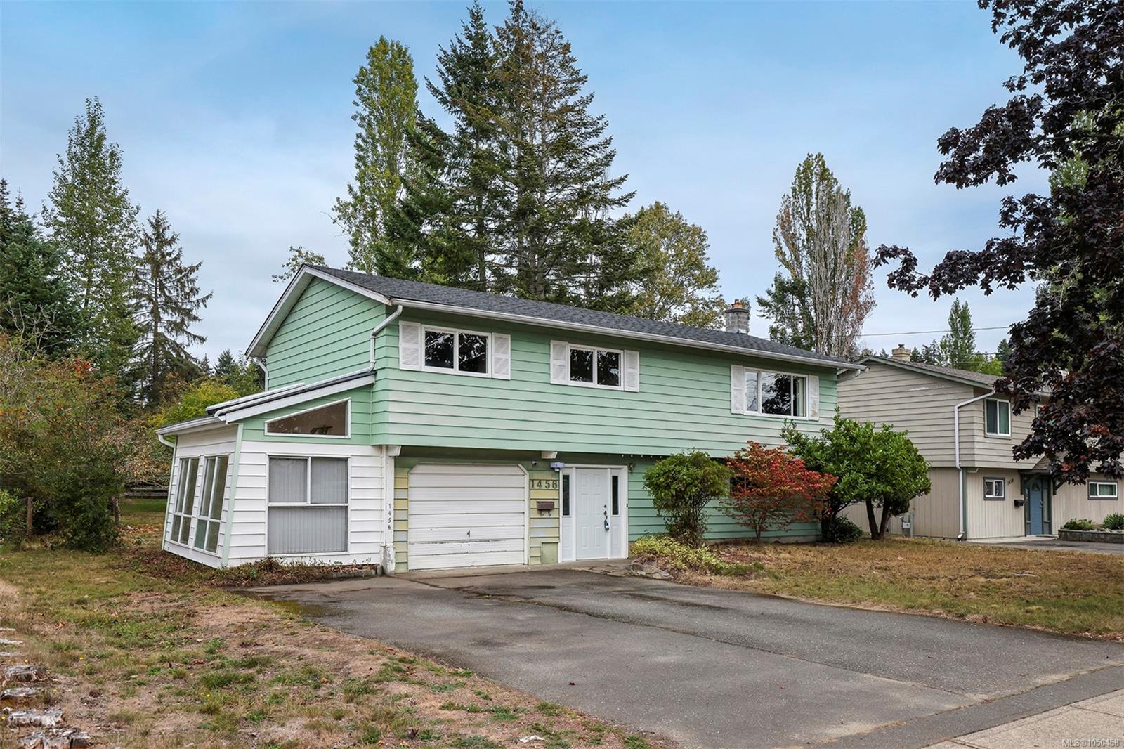 1456 Dogwood Ave photo 2