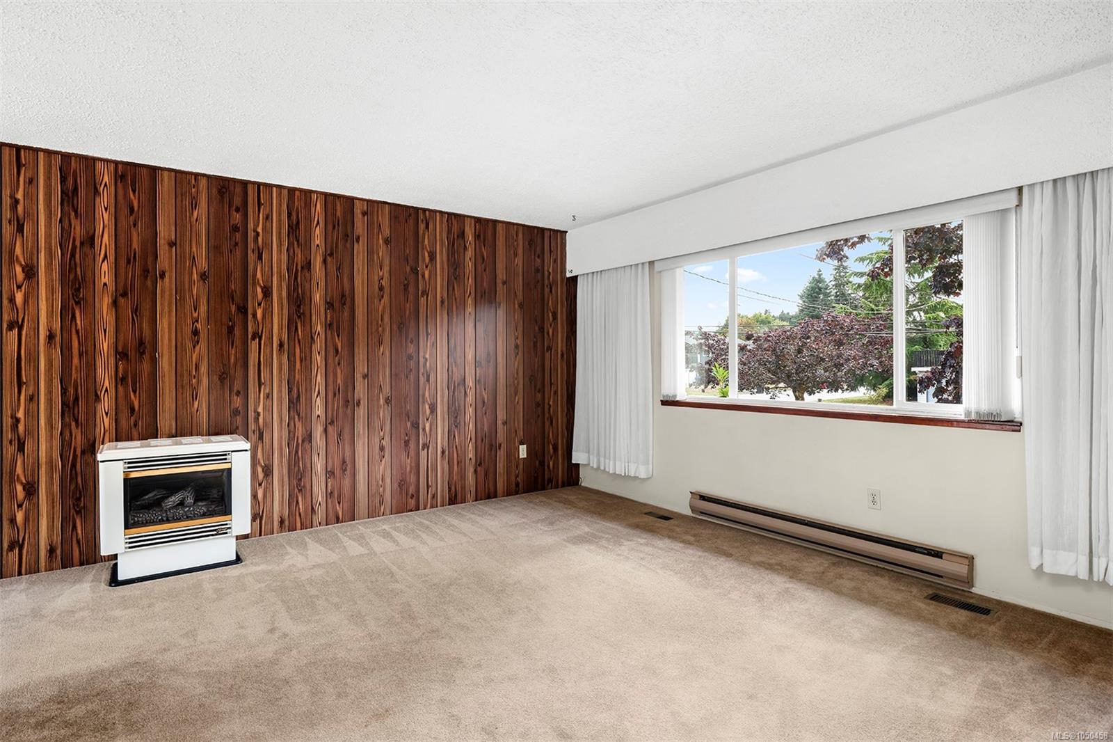 1456 Dogwood Ave — listing photo 10 of 30