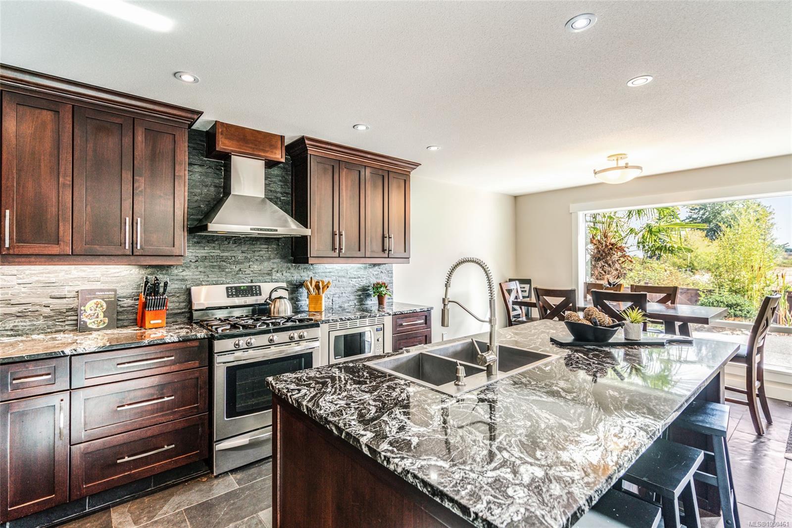 2466 Summerset Rd photo 5