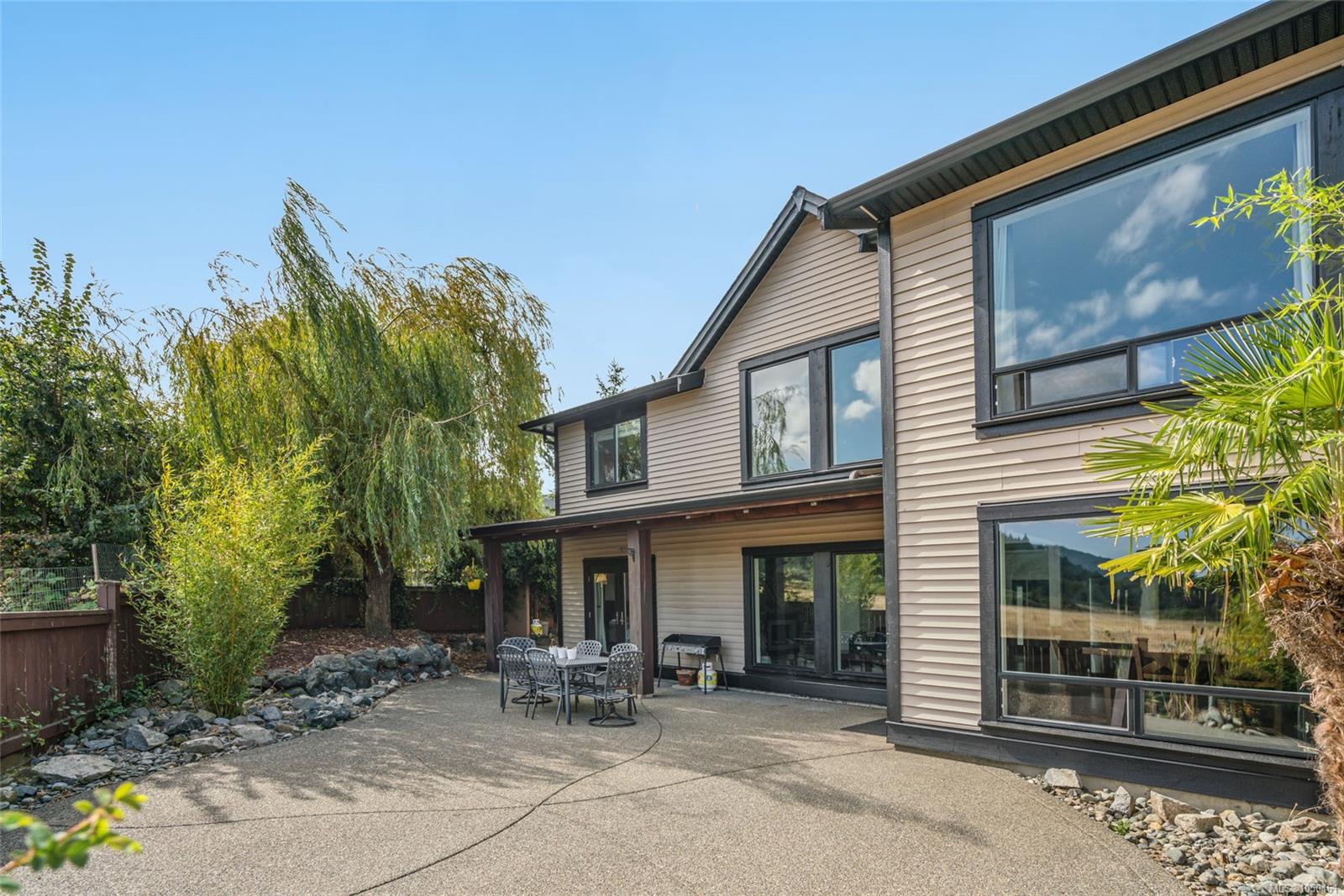 2466 Summerset Rd — listing photo 9 of 55