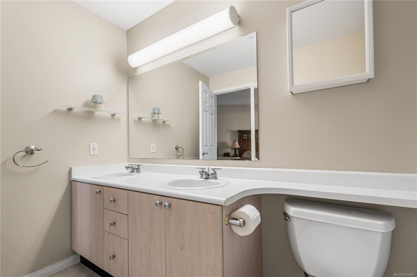 303-350 South Island Hwy — listing photo 13 of 49