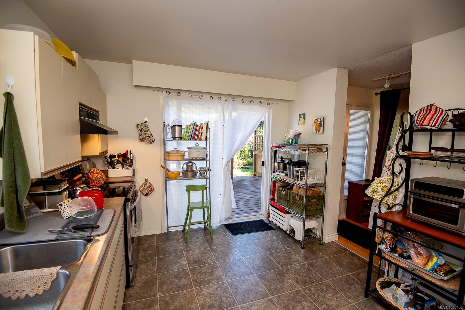 13-3060 Harriet Rd — listing photo 14 of 43