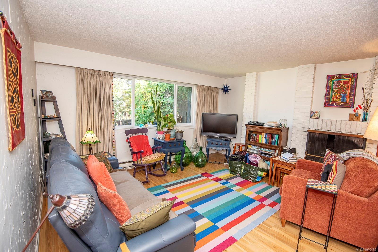 13-3060 Harriet Rd — listing photo 6 of 43