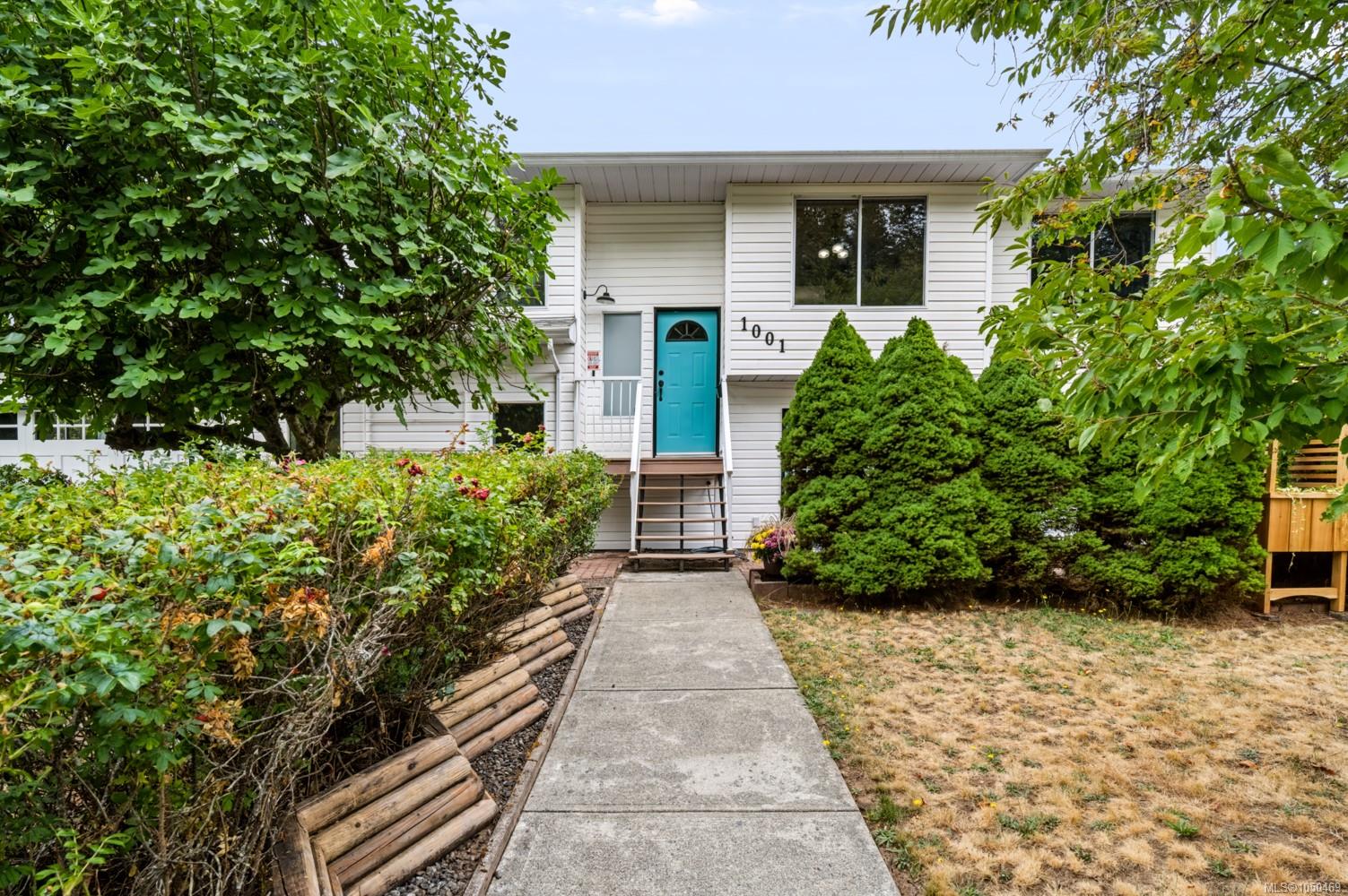 1001 Timberwood Dr — listing photo 3 of 42