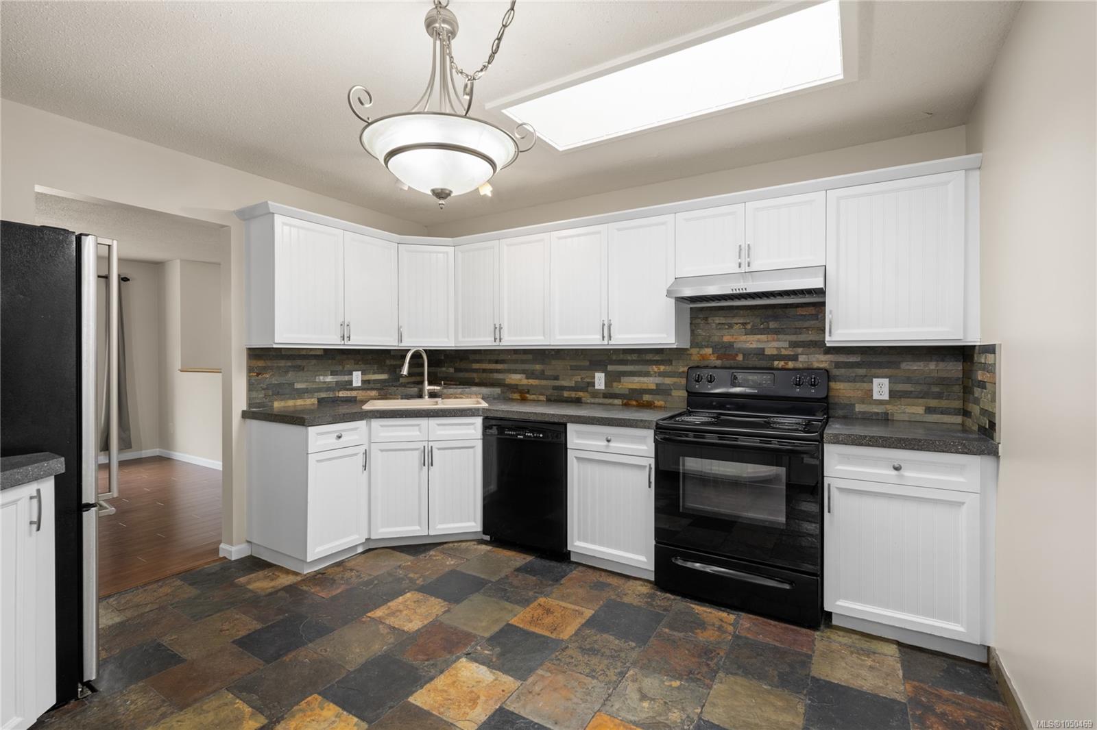 1001 Timberwood Dr — listing photo 5 of 42