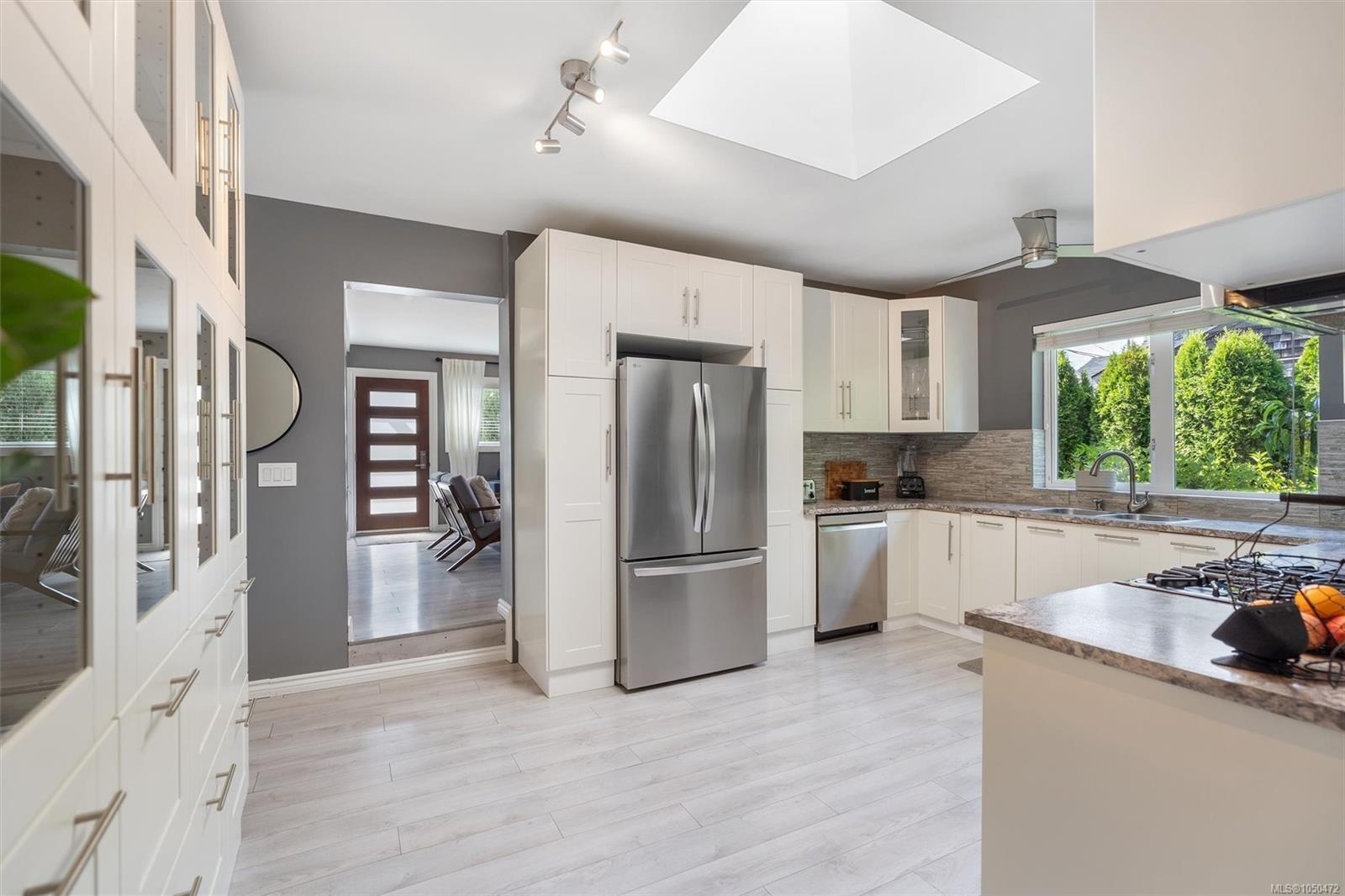 3054 Millgrove St — listing photo 10 of 37