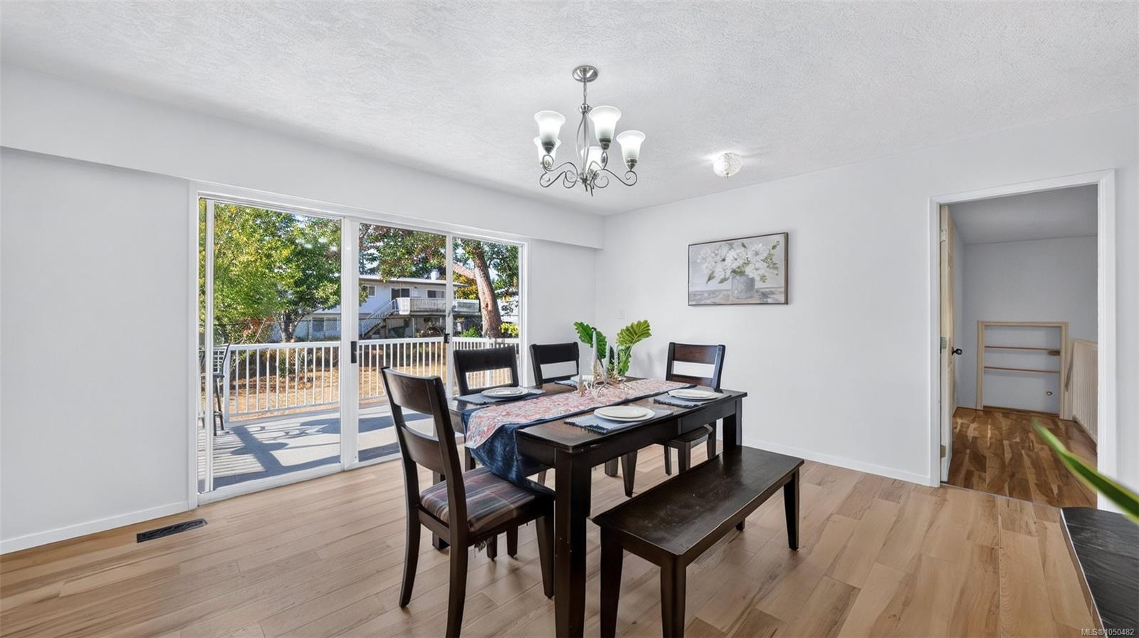 1857 Hillcrest Ave — listing photo 13 of 49