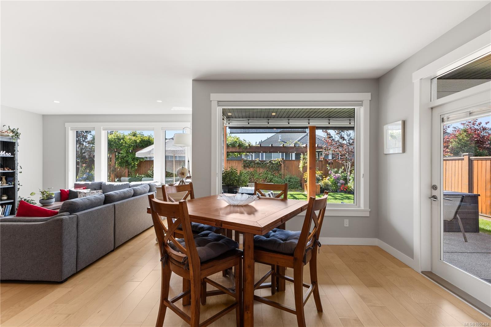 711 Salal St — listing photo 11 of 46