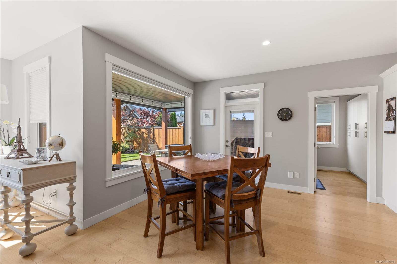 711 Salal St — listing photo 13 of 46