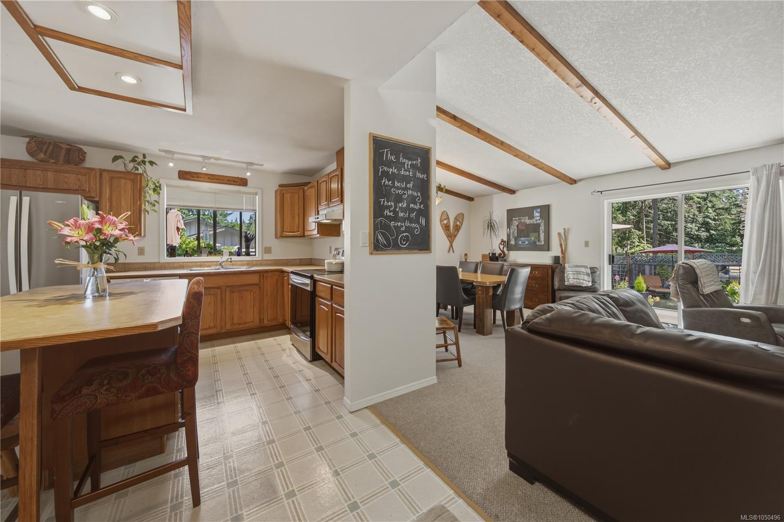476 Qualicum Rd — listing photo 13 of 38