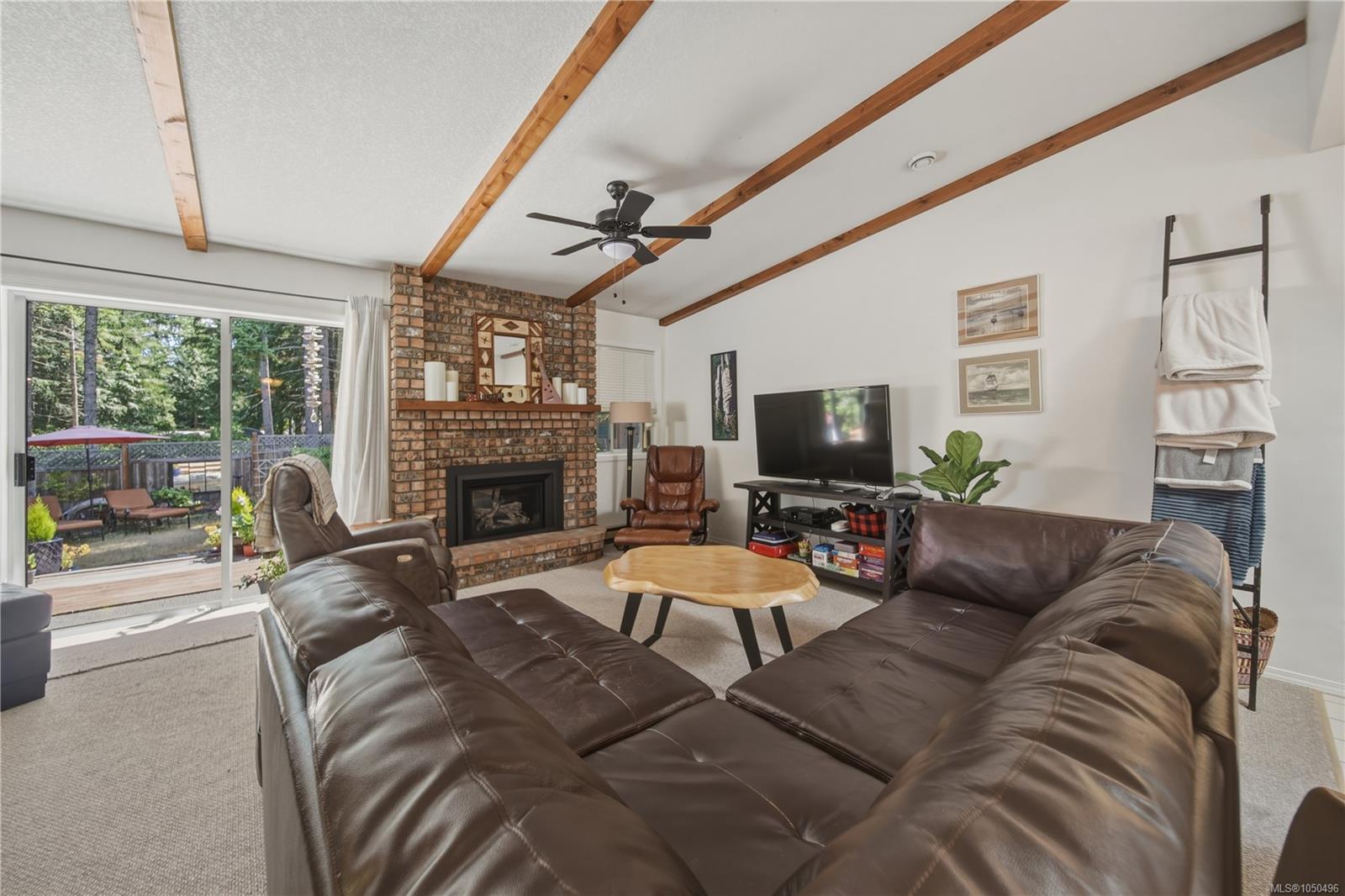 476 Qualicum Rd — listing photo 8 of 38