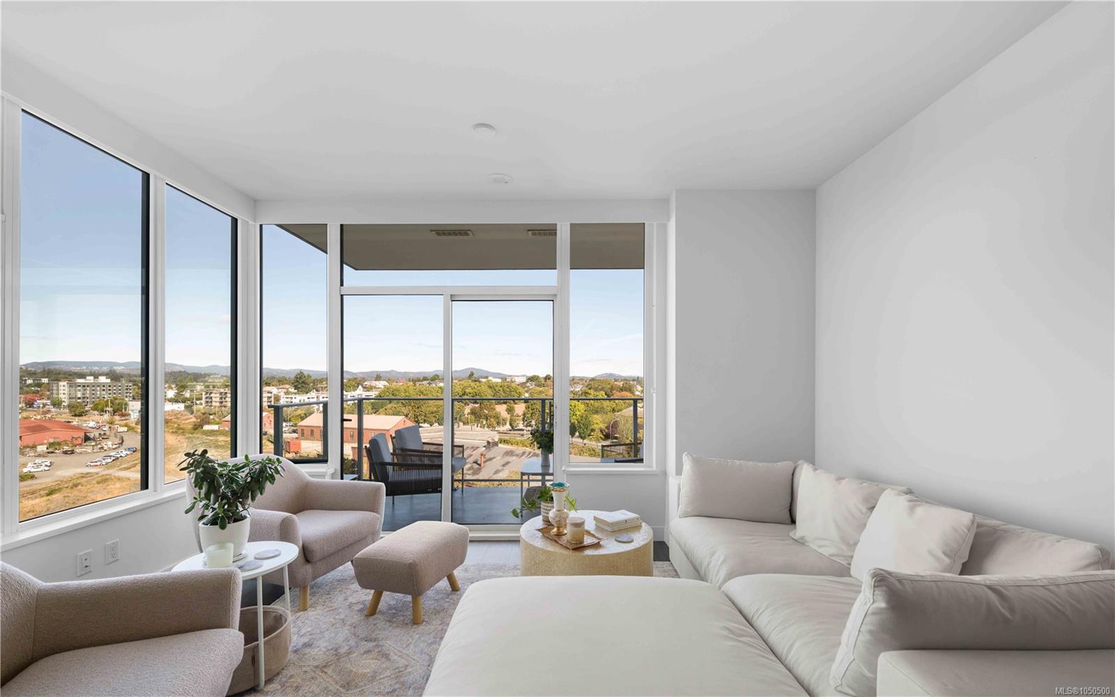 604-60 Saghalie Rd — listing photo 4 of 34