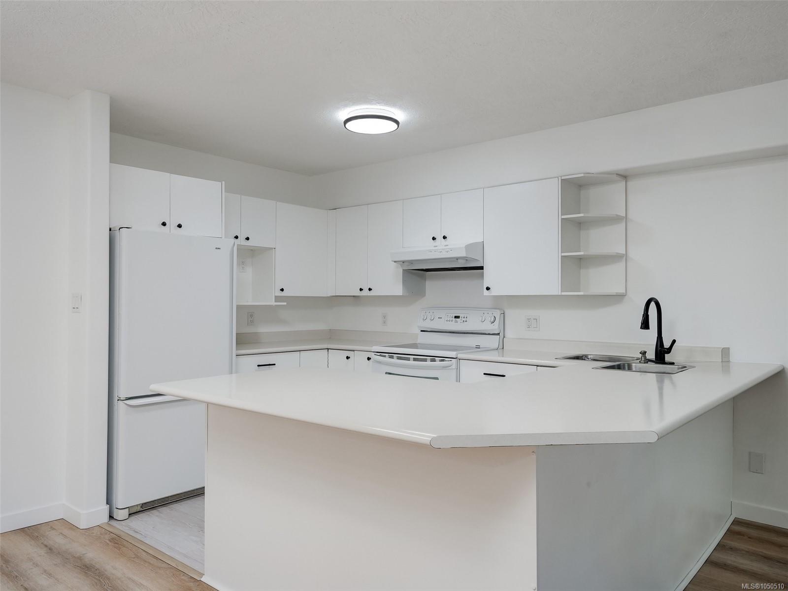 101-3724 Harriet Rd — listing photo 11 of 28
