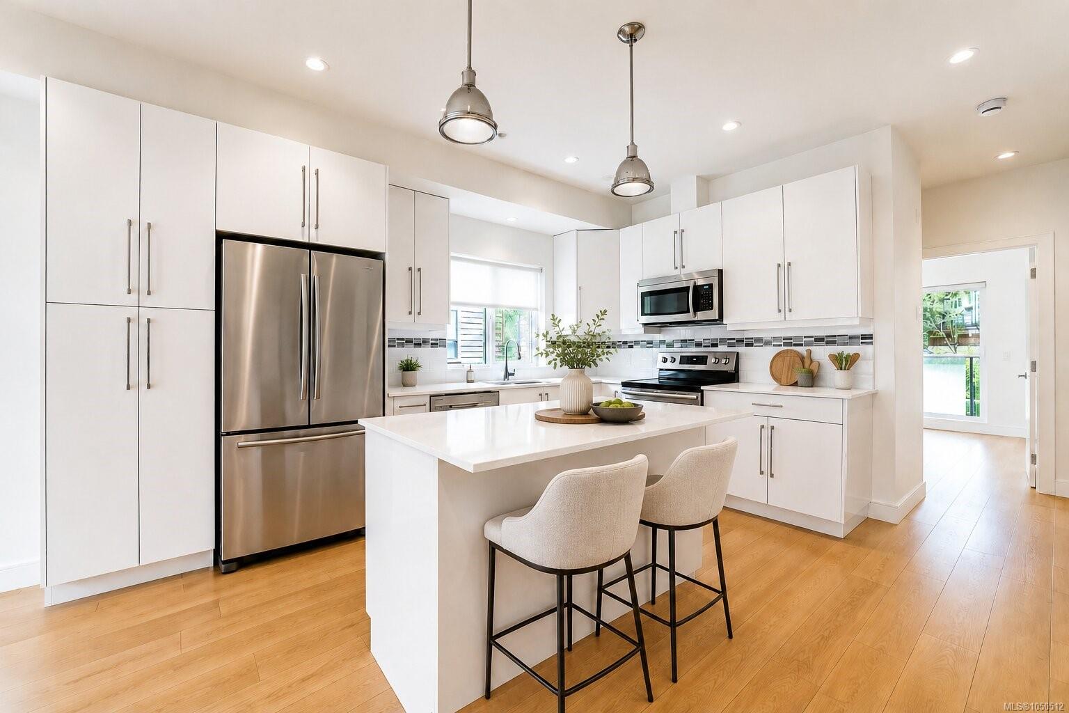 157-300 Phelps Ave — listing photo 4 of 31