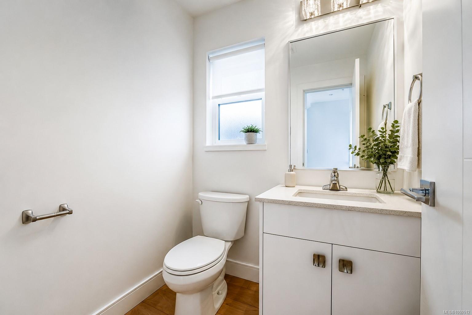 157-300 Phelps Ave — listing photo 7 of 31