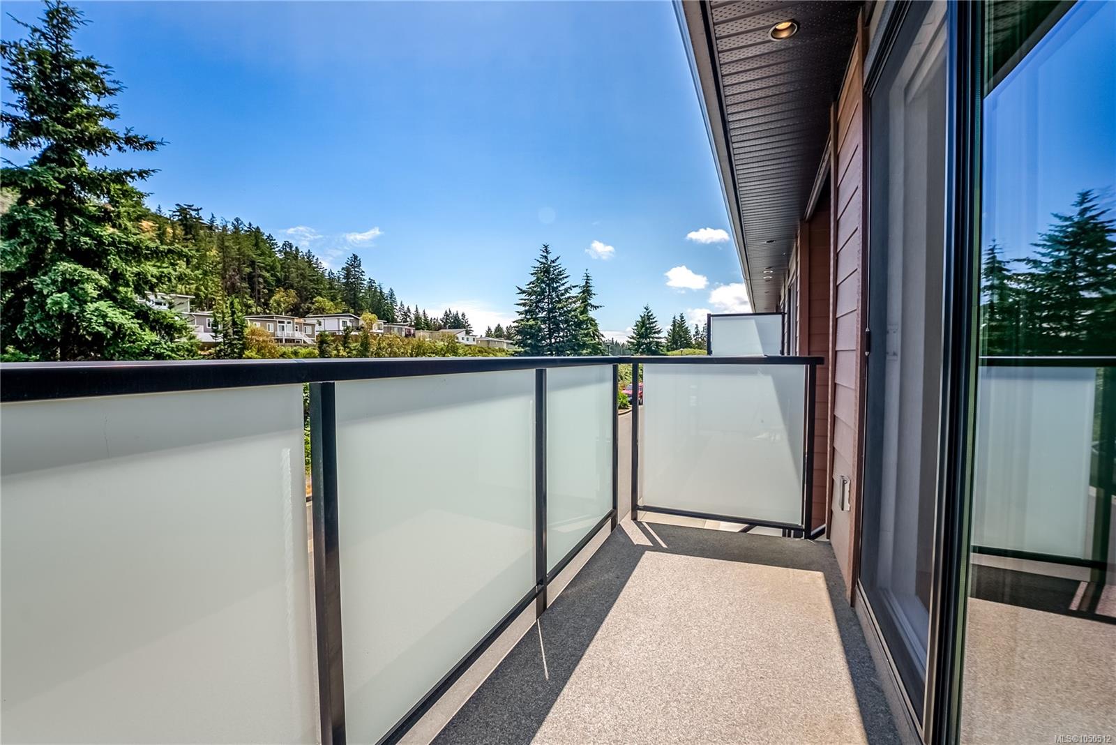 157-300 Phelps Ave — listing photo 9 of 31
