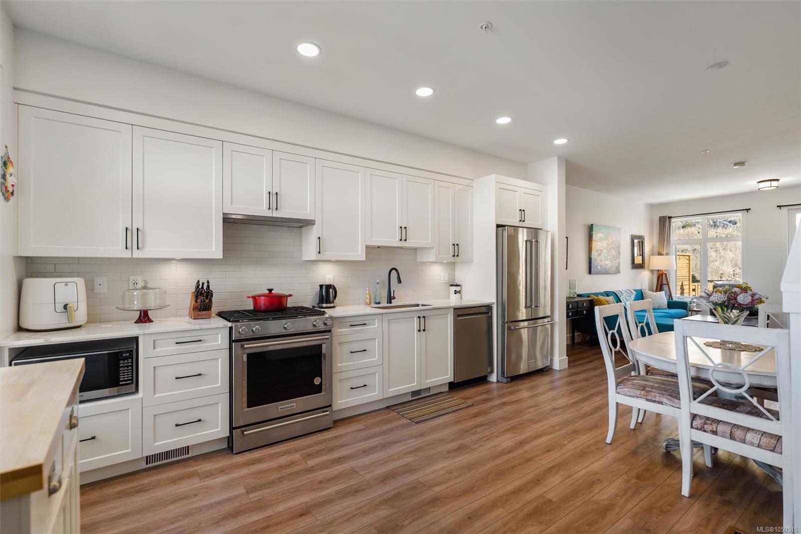 38-255 Caspian Dr — listing photo 13 of 41