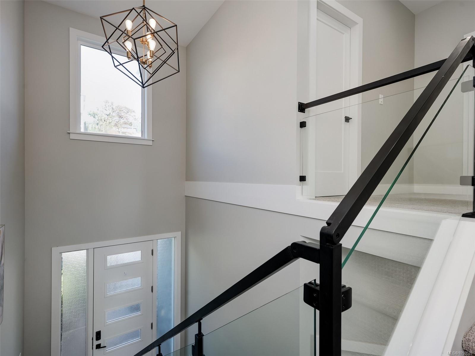 2431 Azurite Cres — listing photo 11 of 40