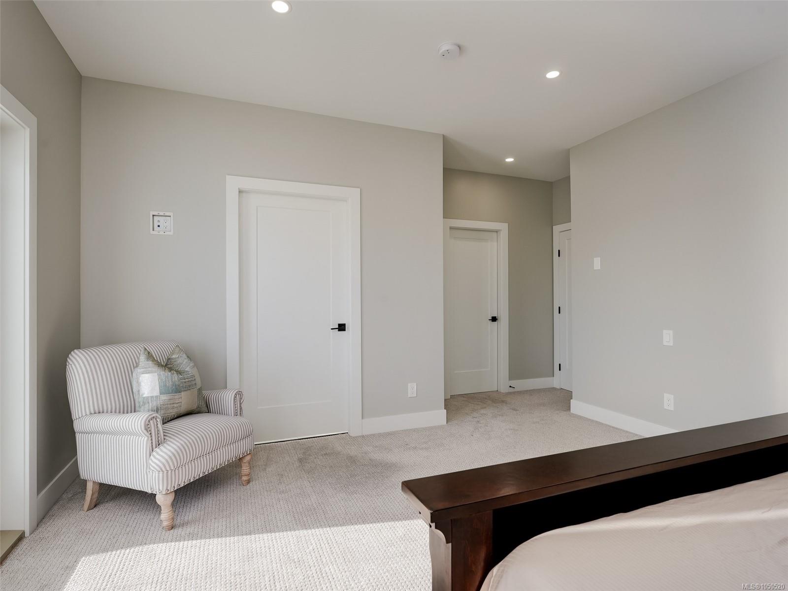 2431 Azurite Cres — listing photo 13 of 40