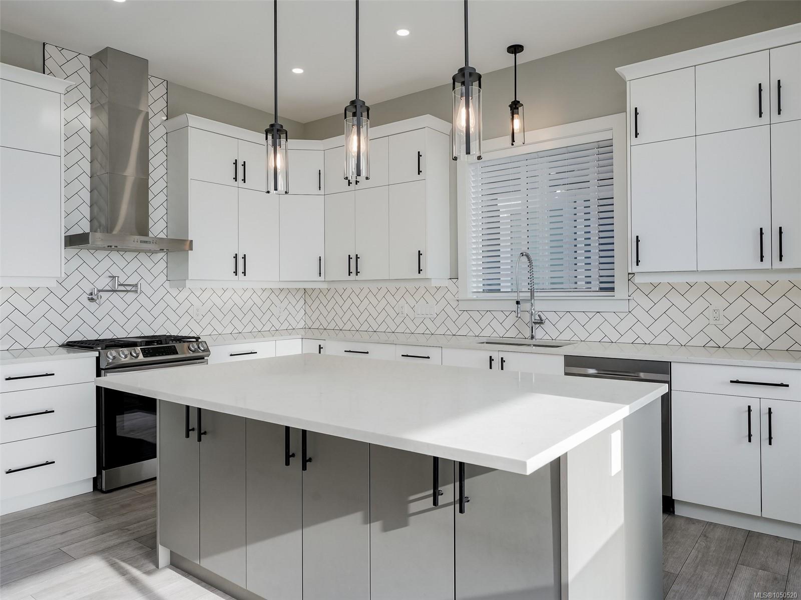 2431 Azurite Cres photo 7