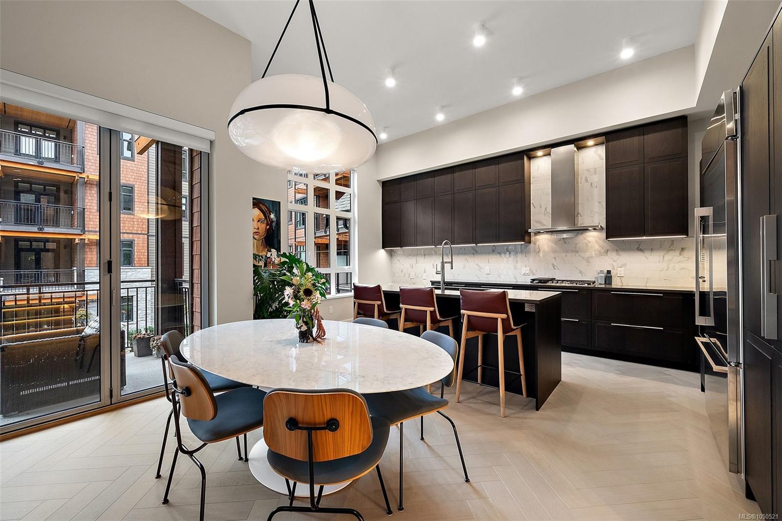 207-427 Lampson St — listing photo 7 of 32