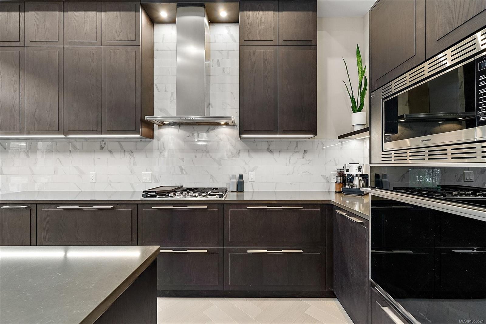 207-427 Lampson St — listing photo 10 of 32