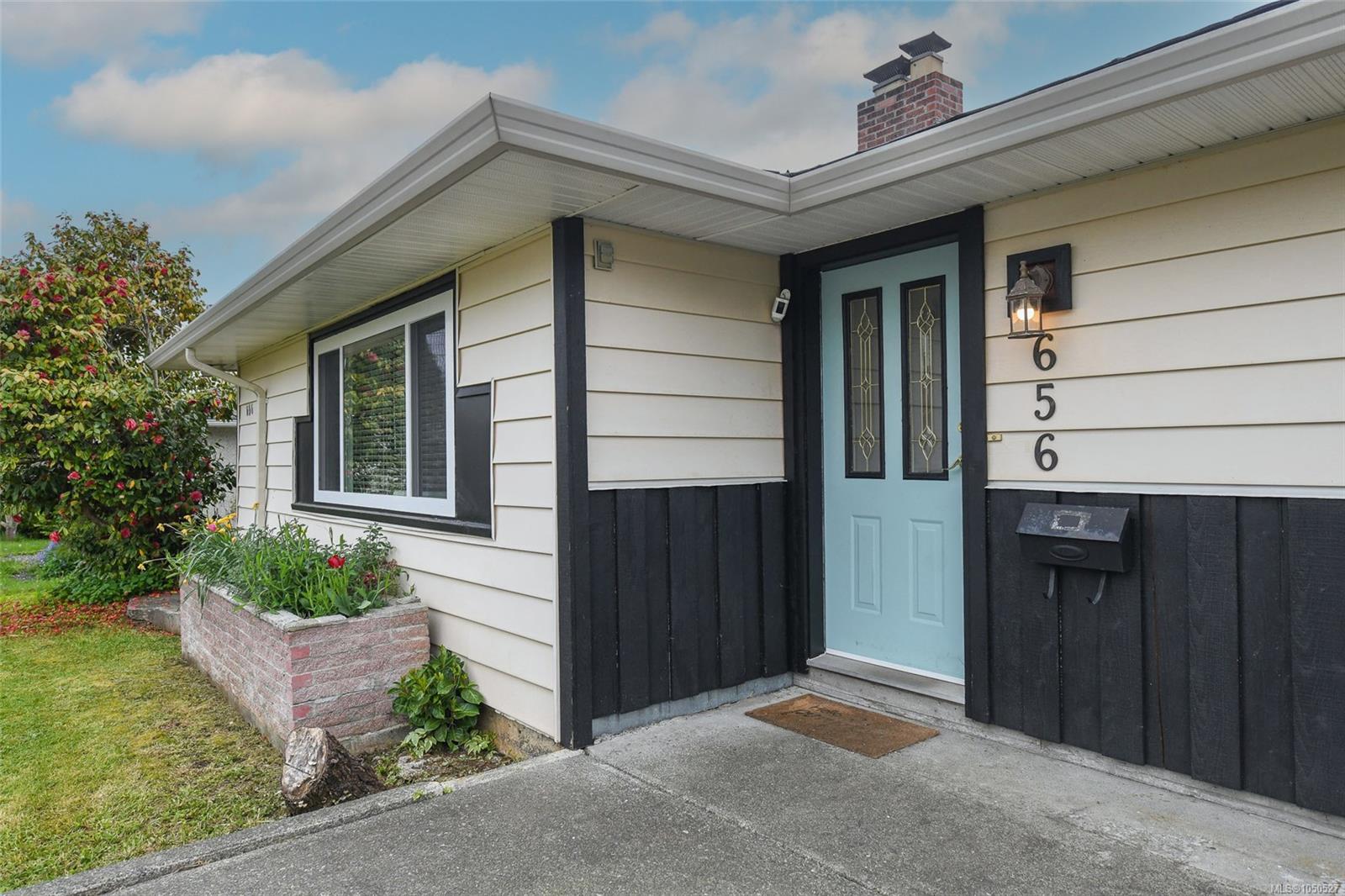 656 14th St — listing photo 4 of 33