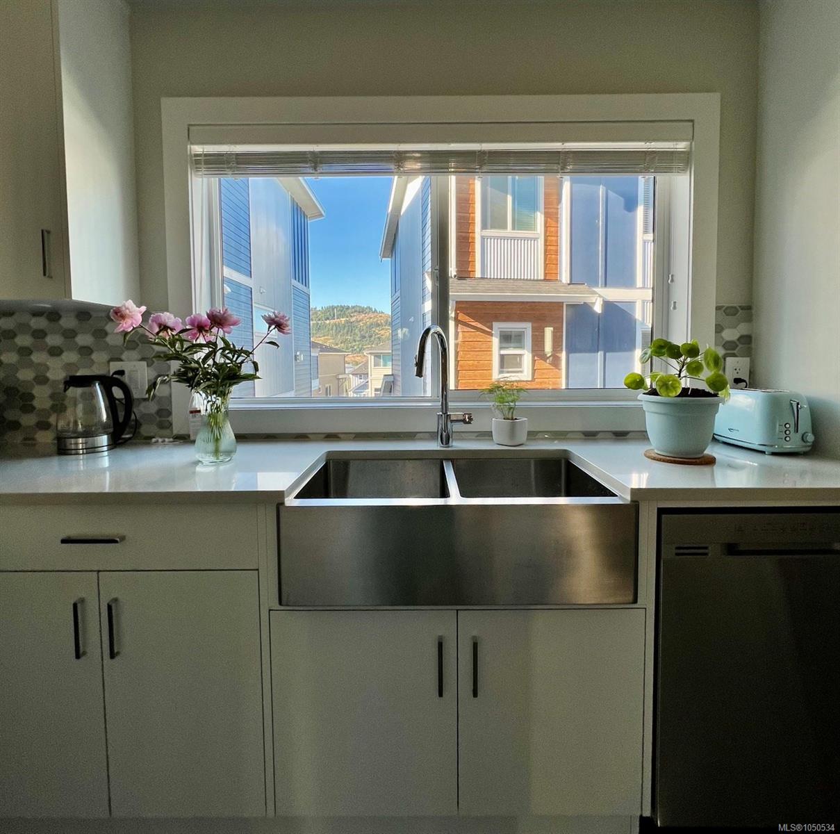2727 Celestial Crt — listing photo 8 of 21