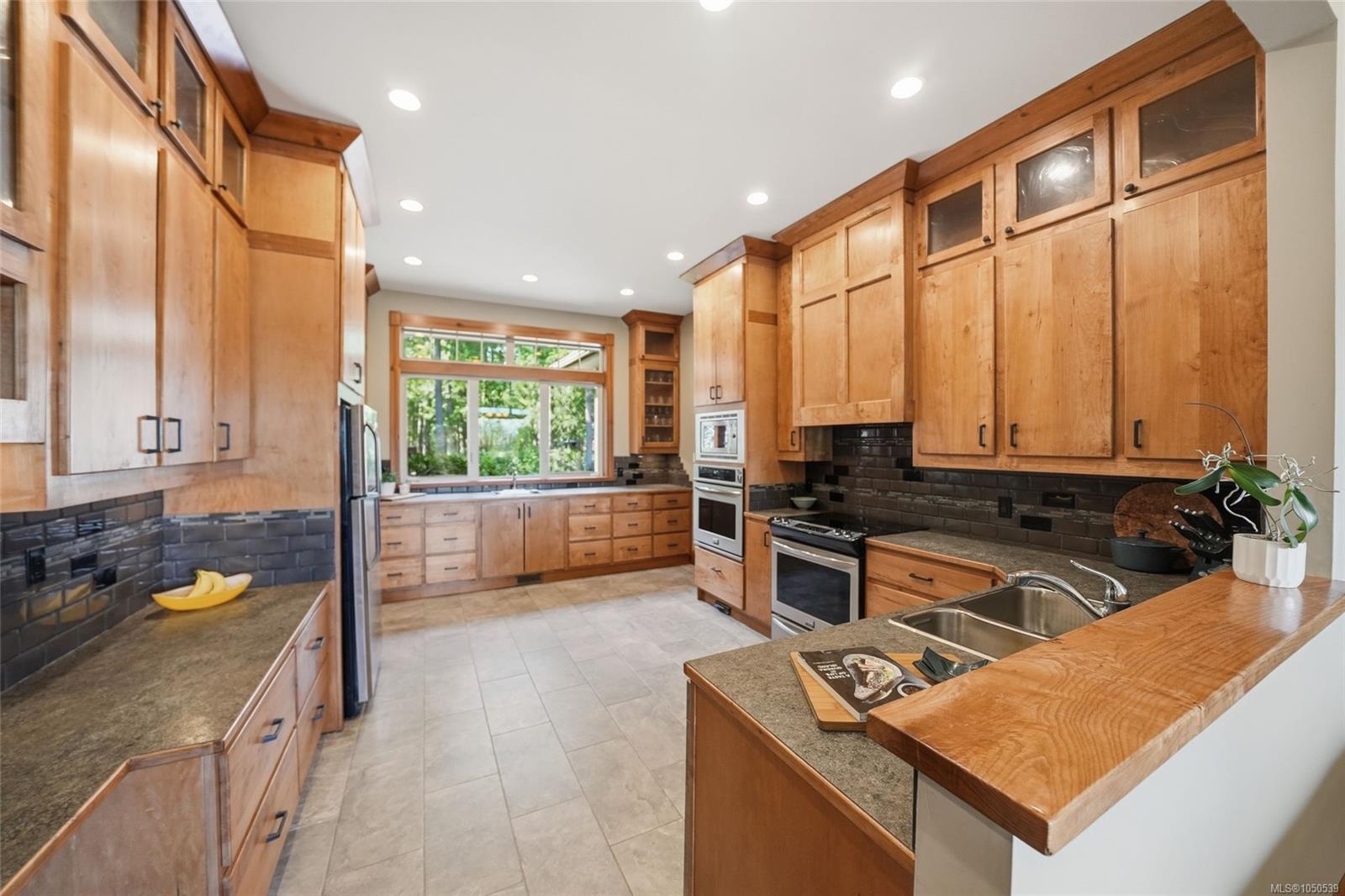 1195 Spider Lake Rd — listing photo 5 of 38