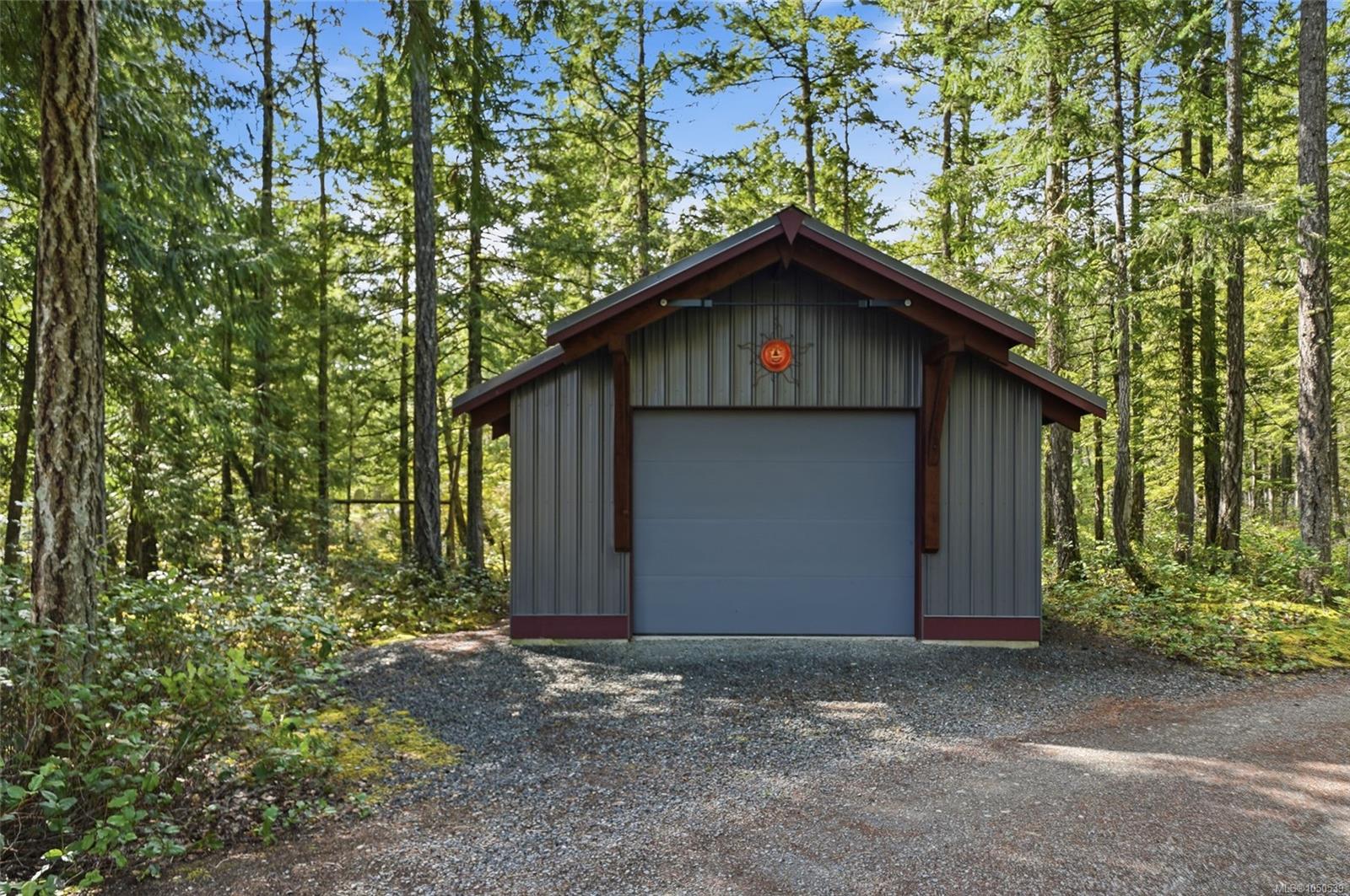 1195 Spider Lake Rd — listing photo 10 of 38