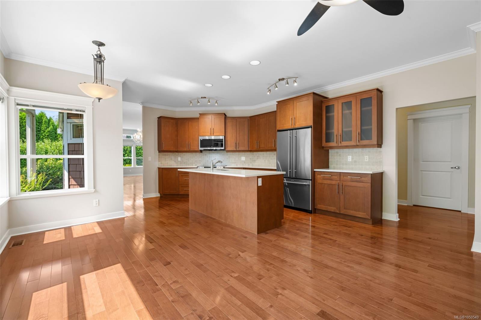553 Heatherdale Lane — listing photo 11 of 40