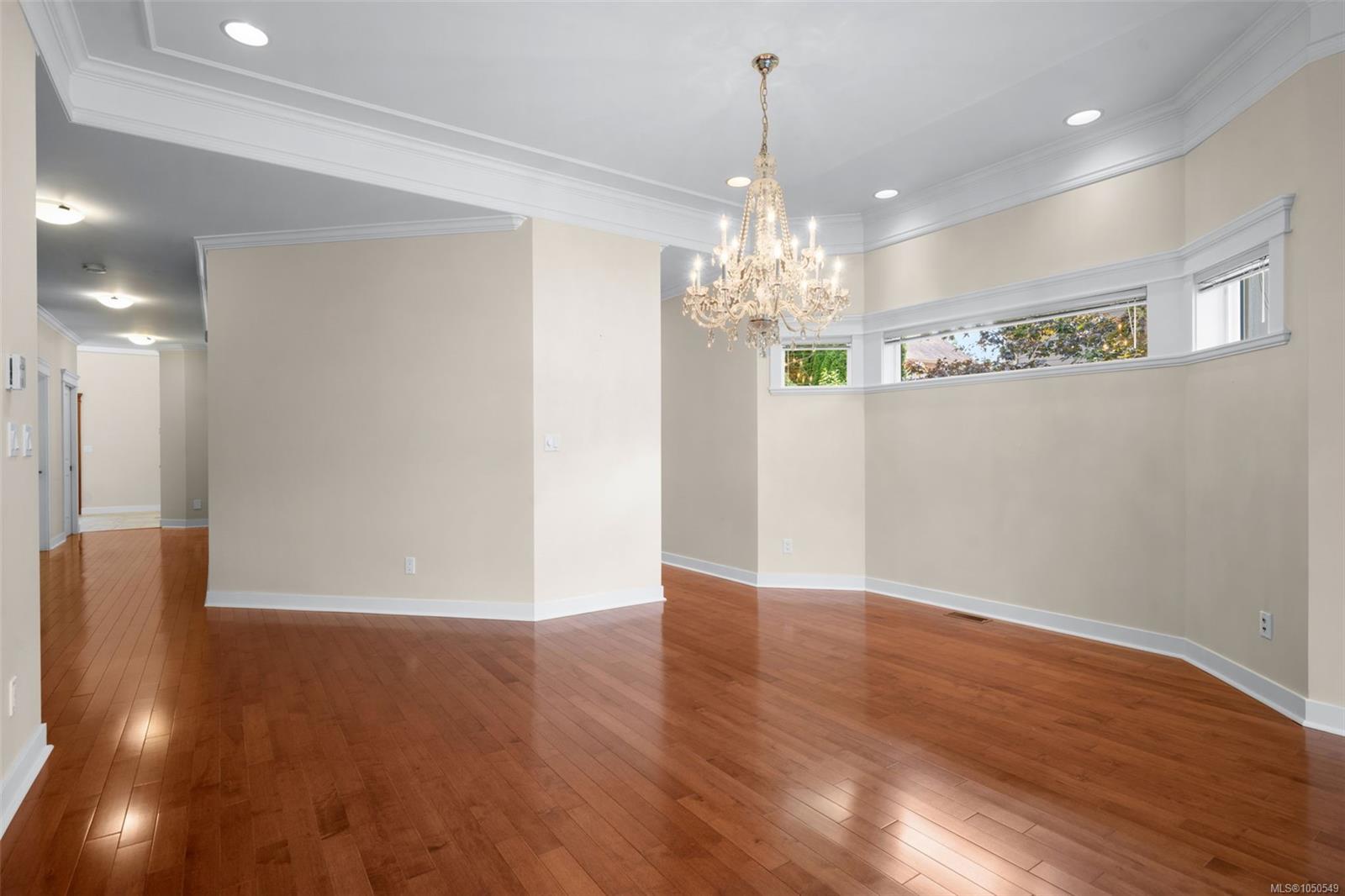 553 Heatherdale Lane — listing photo 13 of 40