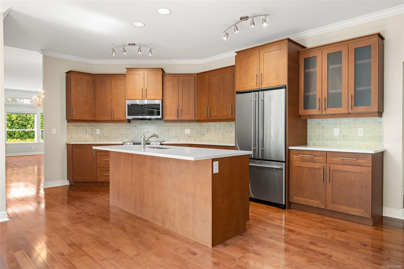 553 Heatherdale Lane — listing photo 10 of 40