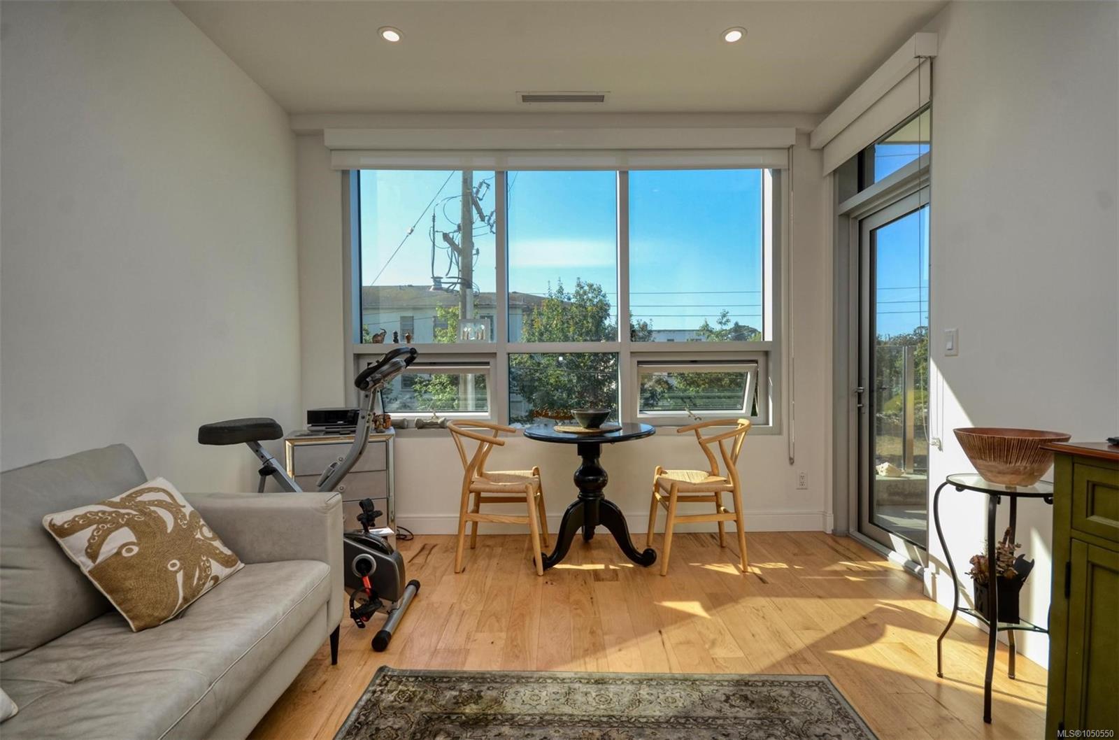 203-916 Lyall St — listing photo 13 of 26