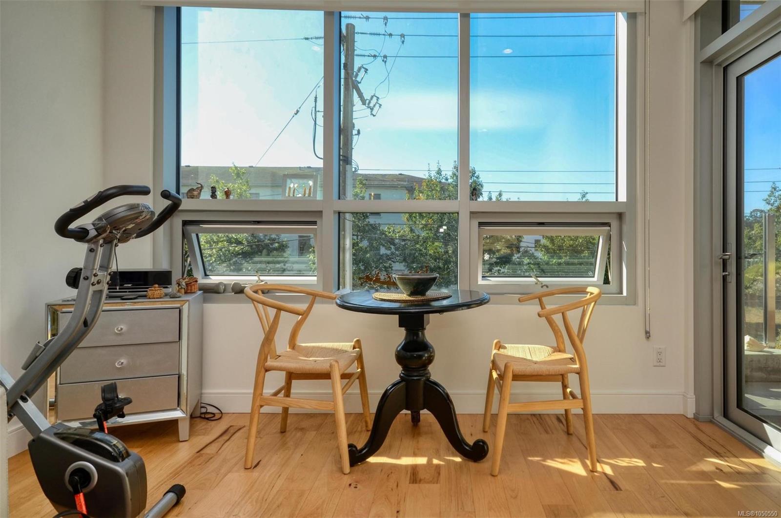 203-916 Lyall St — listing photo 14 of 26