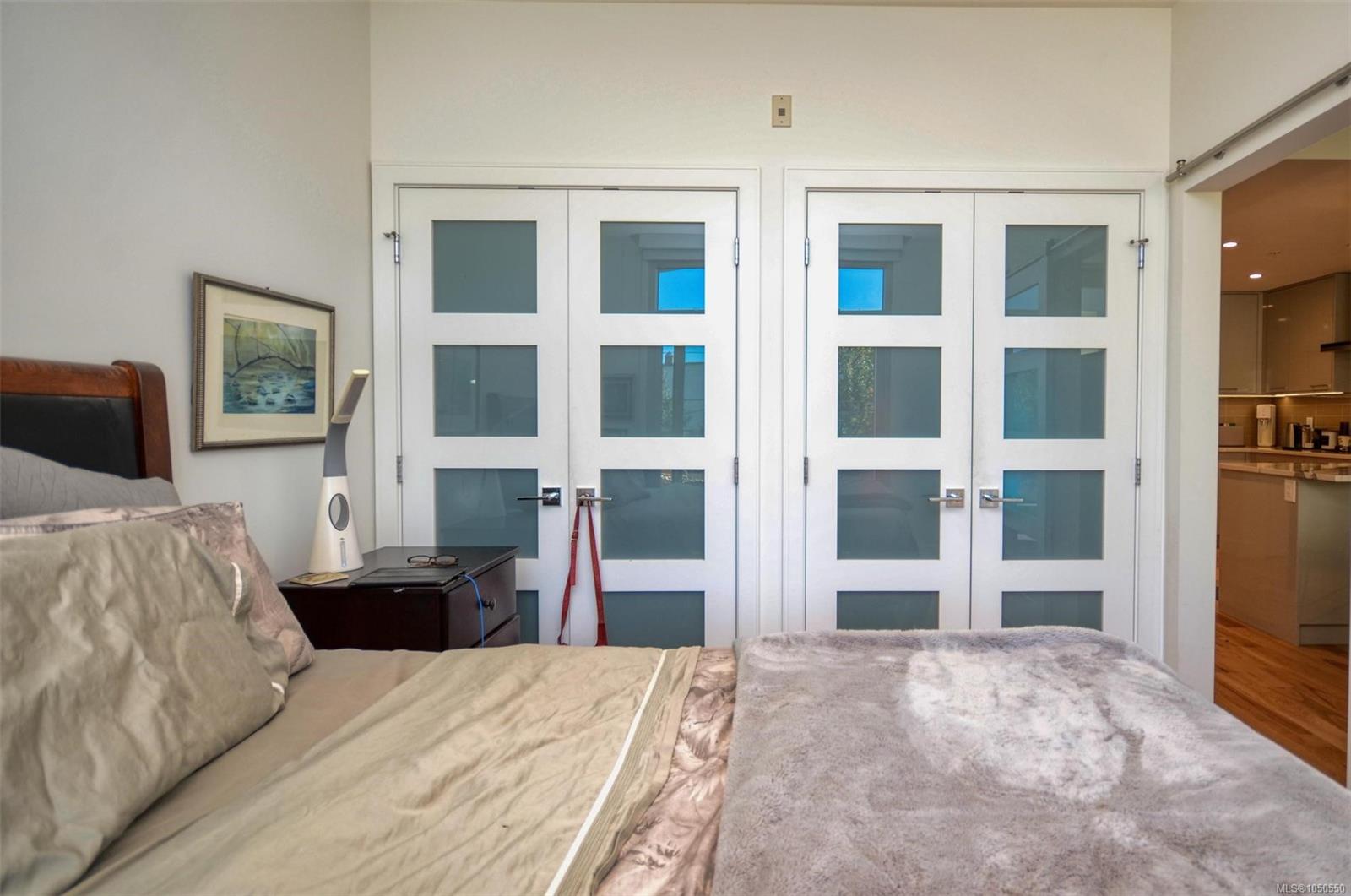 203-916 Lyall St — listing photo 9 of 26
