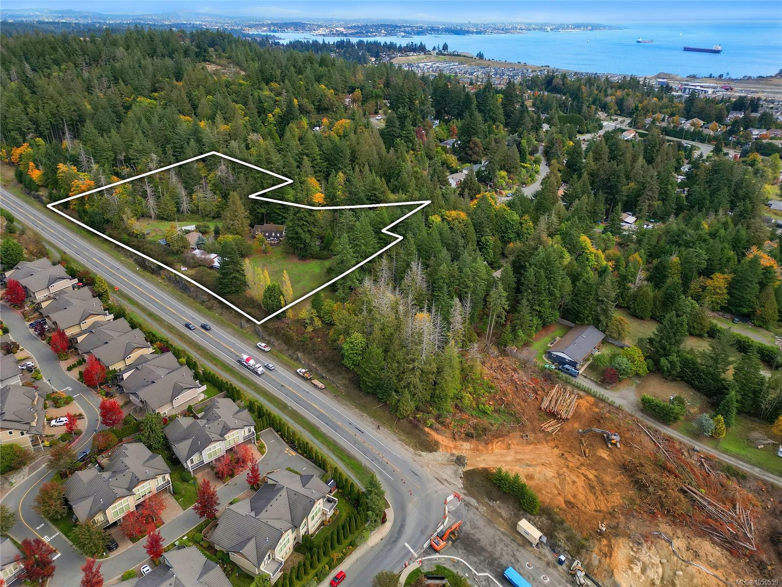 567 Windthrop Rd — listing photo 3 of 9