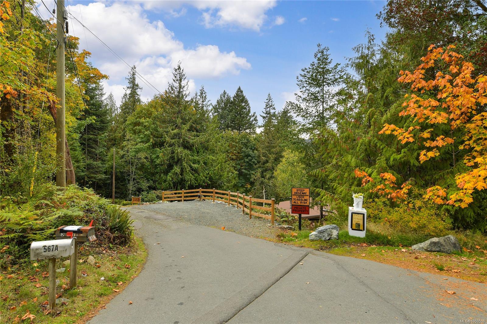 567 Windthrop Rd — listing photo 4 of 9