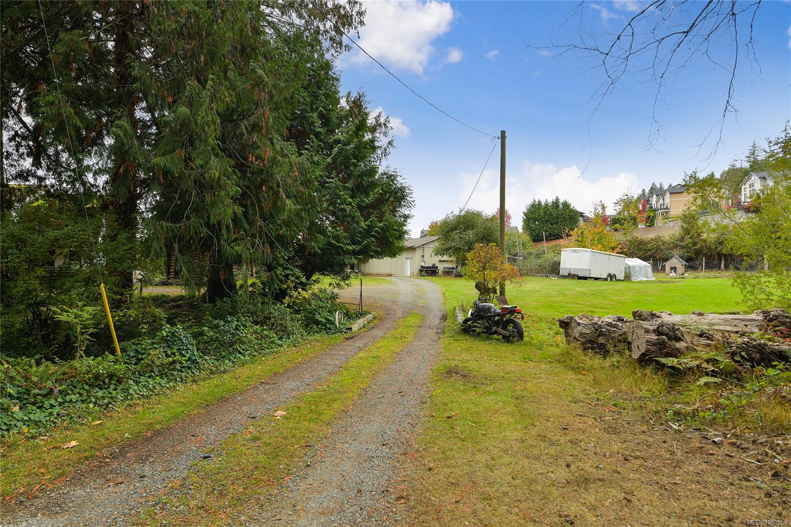 567 Windthrop Rd — listing photo 5 of 9